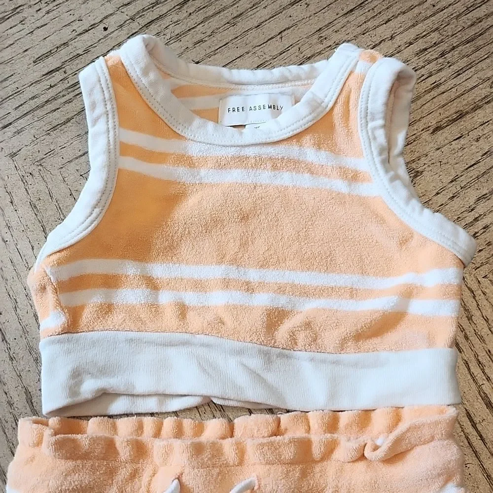 Girls 2 piece set skirt and crop top XS 4/5